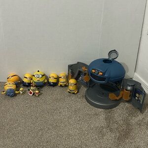 Despicable Me 4 Mega Minions Transformation Chamber Set With 10 Minions